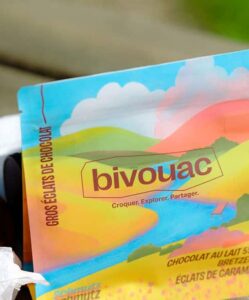 sachet 100 grammes de chocolat au lait 55% bretzels et éclats de caramel bio - marque bivouac