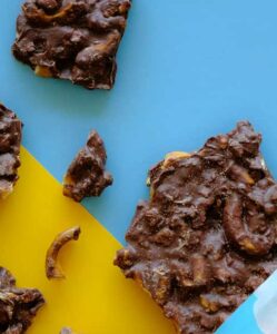 sachet 100 grammes de chocolat au lait 55% bretzels et éclats de caramel bio - marque bivouac